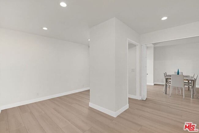 Building Photo - 7250 Franklin Ave
