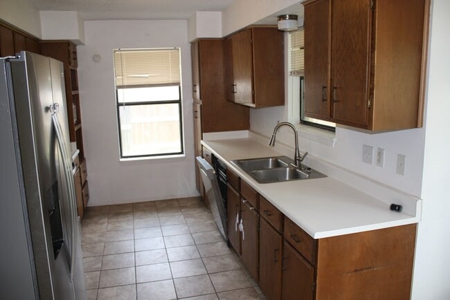 Building Photo - 131 Candice Dr