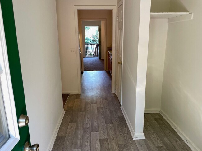 Building Photo - 1305