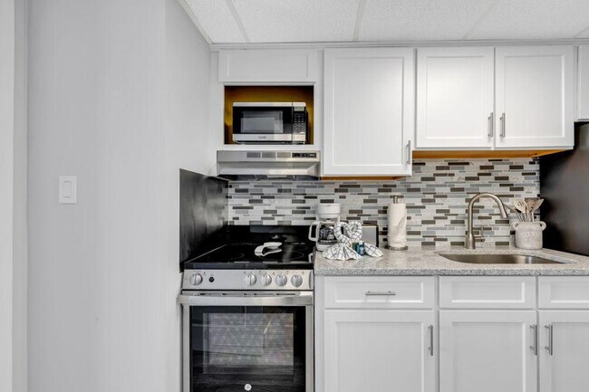 Building Photo - 2300 N Ocean Blvd