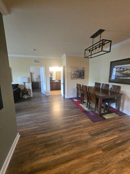 Building Photo - 8000 Tuscany Way