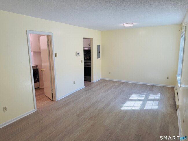 Building Photo - 64 Deerwood Ln