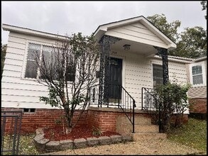 Building Photo - 5919 Woodlawn Dr