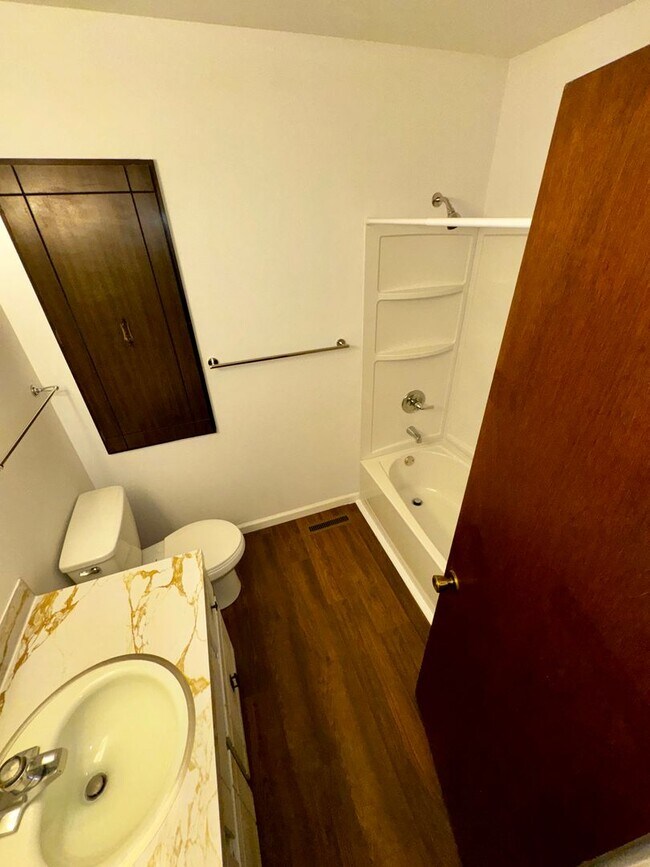 Building Photo - Clean 5 Bedroom Ranch in NW Fort Collins