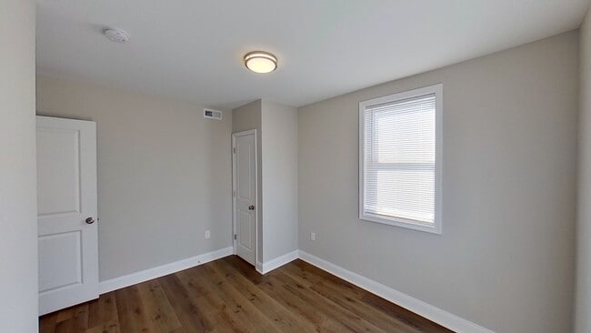 Building Photo - 3607 Fernhill Ave