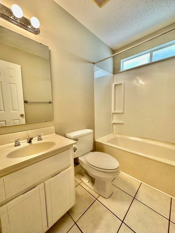 Building Photo - 302 Cll Escada