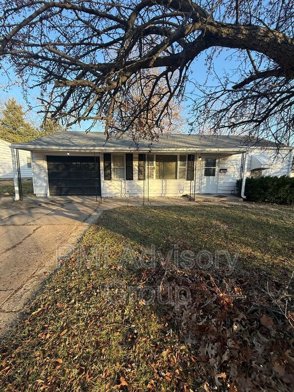 Building Photo - 2220 SW Morningside Rd