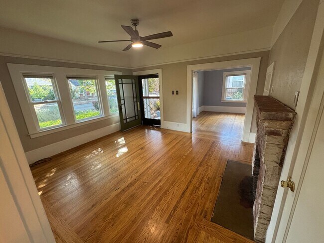 Building Photo - 2 bedroom |1 bathroom | Charming West Taho...