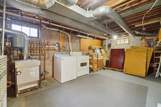 Building Photo - 324 Brook St