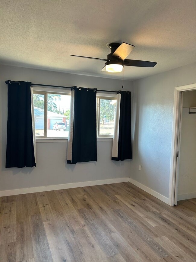 Building Photo - 501 E 17th St