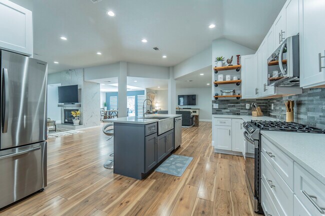 Kitchen - 10014 Bridgegate Cir