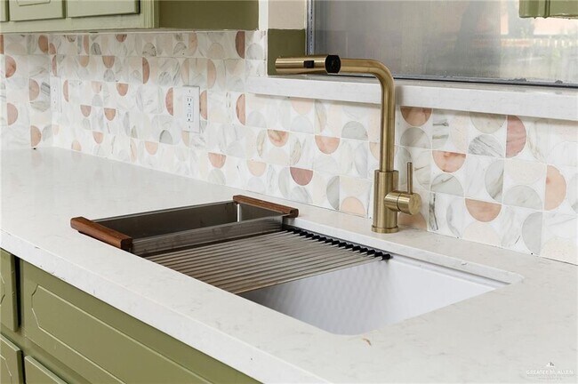 Building Photo - 18 Santa Fe St