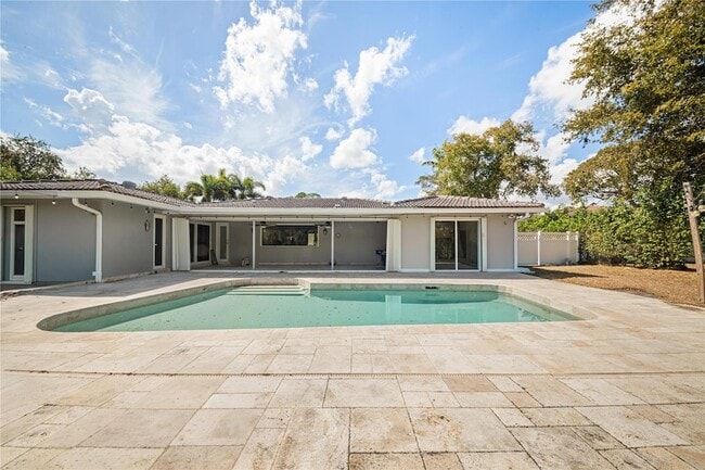 Building Photo - 16770 Lakeview Ct