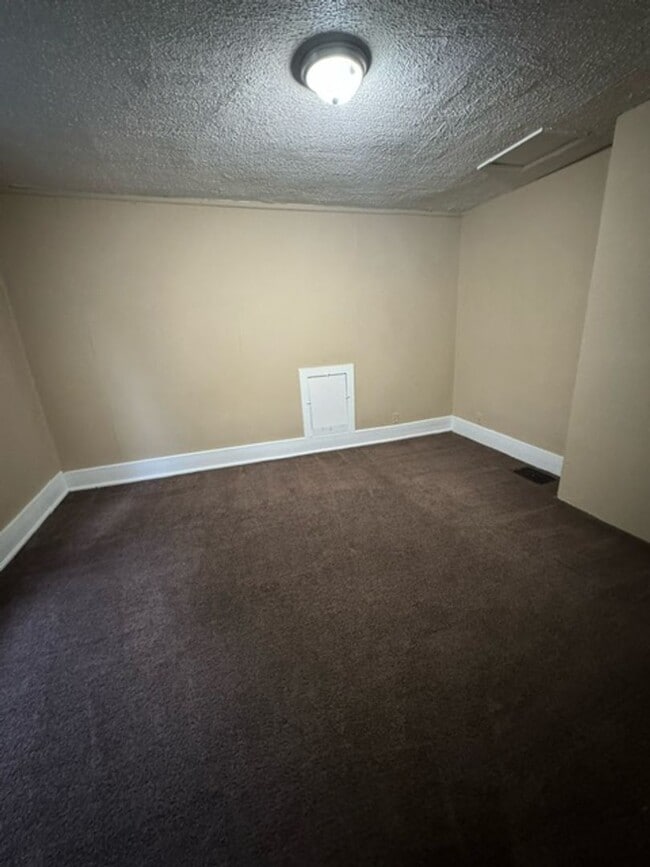 Building Photo - 1334 Huestis Ave