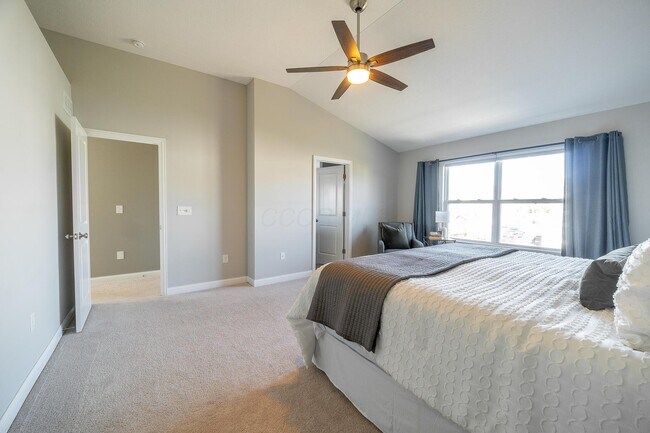 Building Photo - 4032 Stonehill Wy