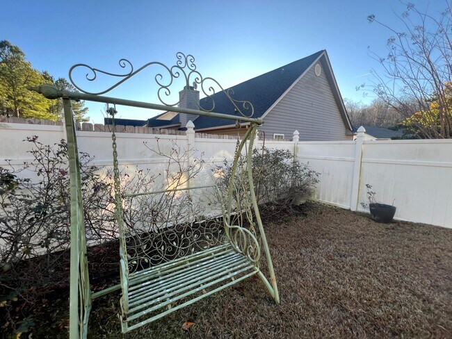 Building Photo - 425 Abbottswood~Eastwood Village