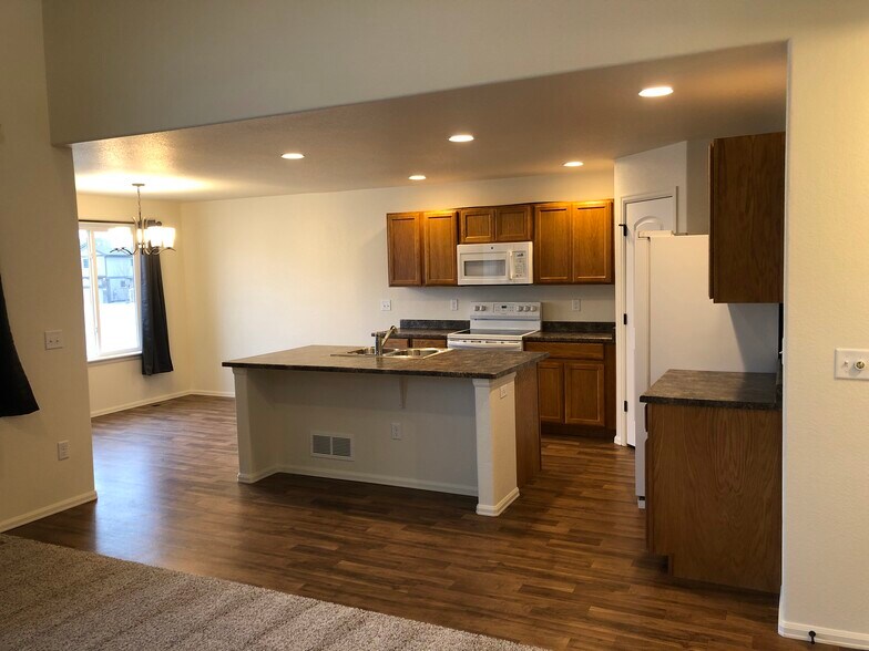 Building Photo - 622 Rosedale St