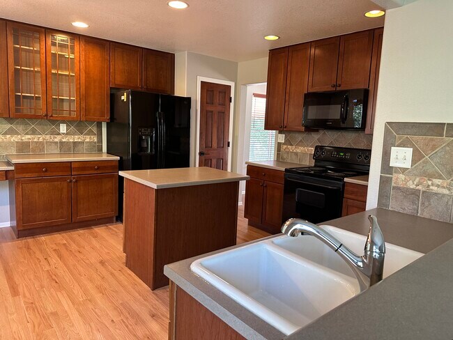 Building Photo - 5529 Pierson Mountain Ave