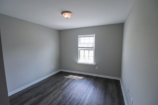Building Photo - 200 Evans Ter