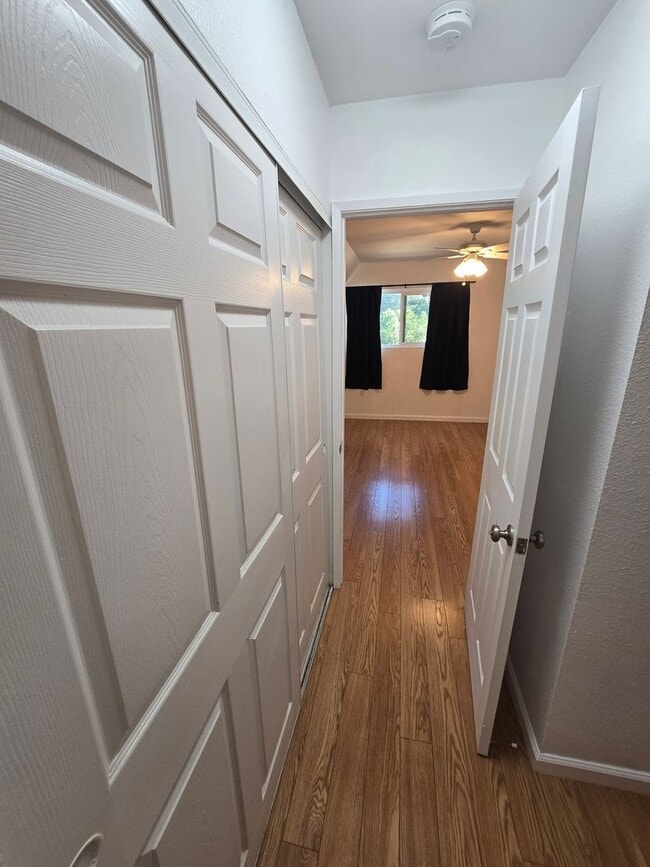 Building Photo - Spacious 1BR Mission Valley Condo - A/C - Private Balcony - 2 Parking Spaces
