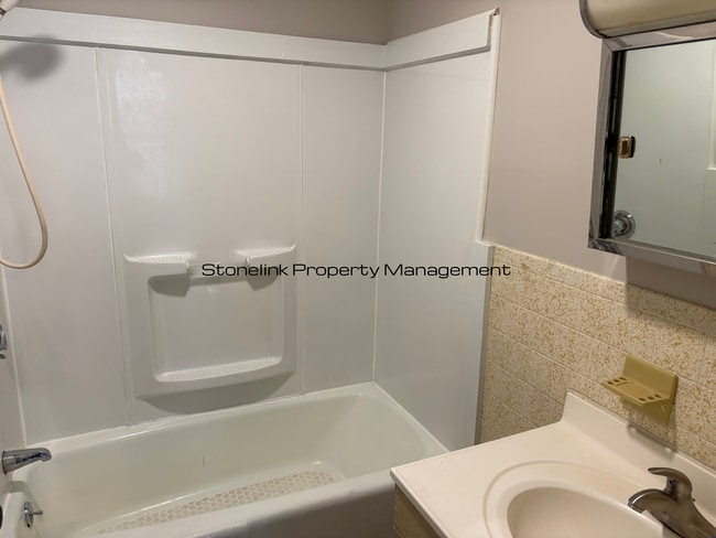 Building Photo - 66 Hamlet Ave