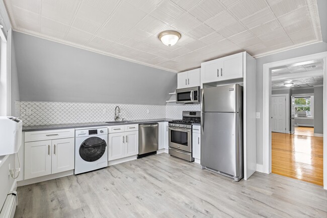 Building Photo - 104 OAK St