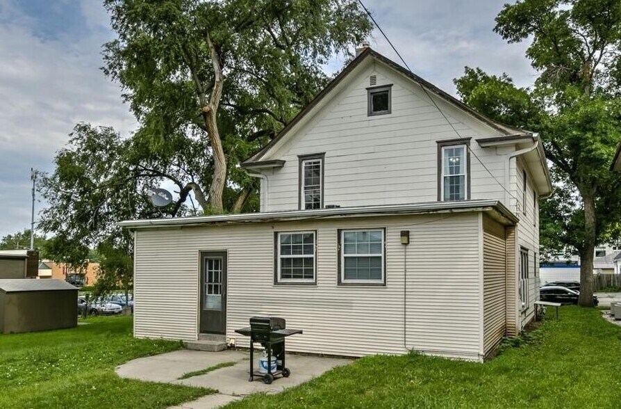 Building Photo - 4821 Walker Ave