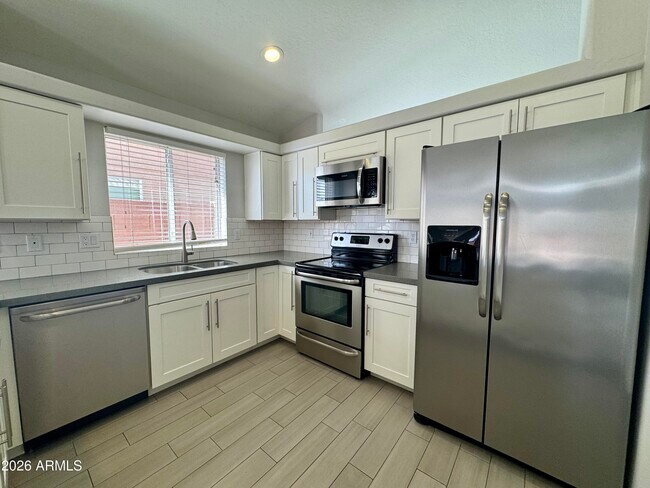 Building Photo - 8667 E Pinchot Ave