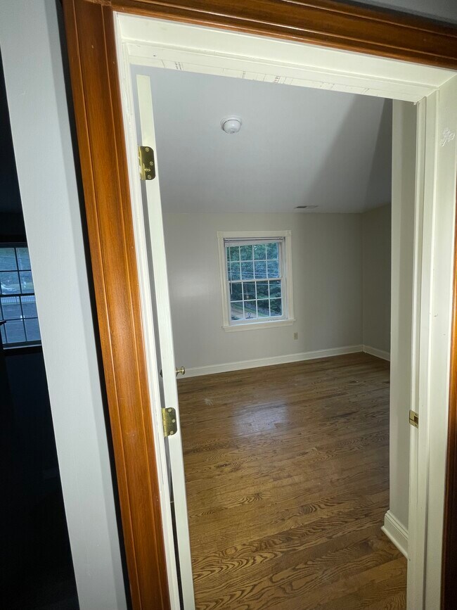 Building Photo - 611 Suite B