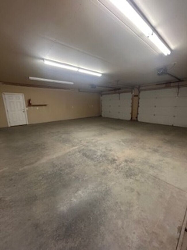 Building Photo - Rare Horse Property in Billings Heights – ...