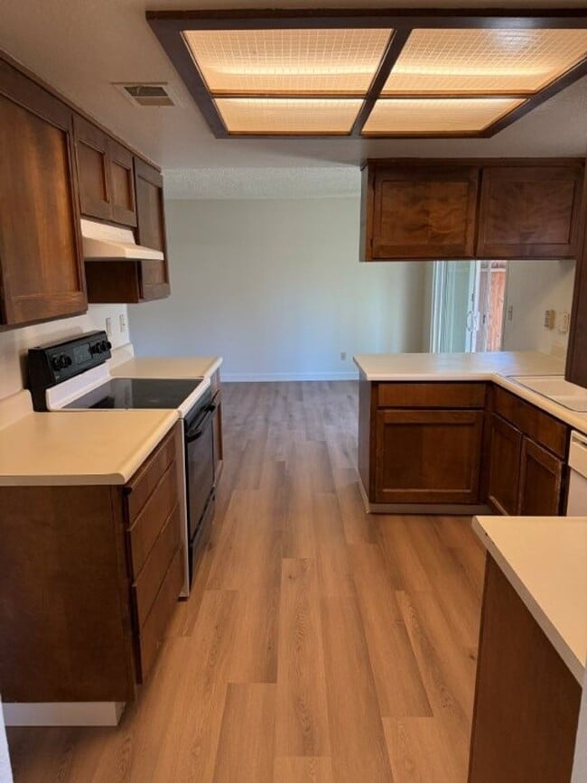 Building Photo - Updated 4 Bedroom 2.5 Bath Vacaville *Star...
