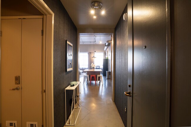 Building Photo - 849 S Broadway