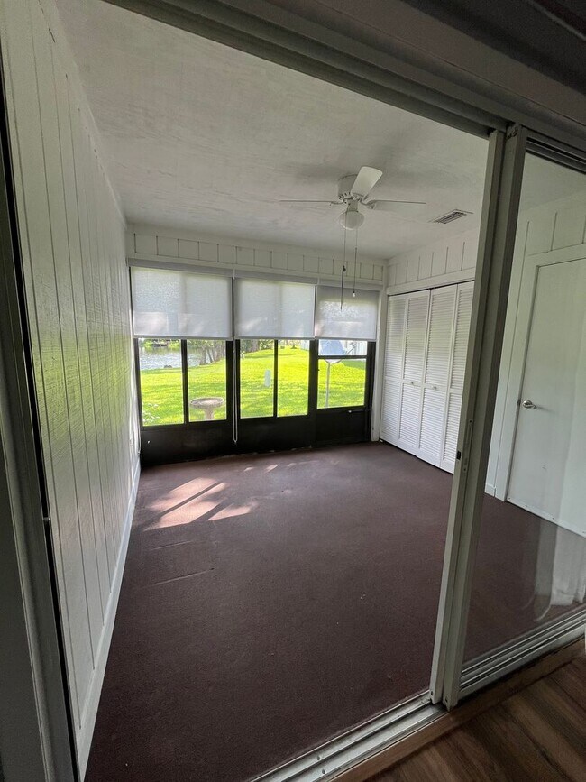 Building Photo - Kings Colony 2 / 2 bath with Florida room!