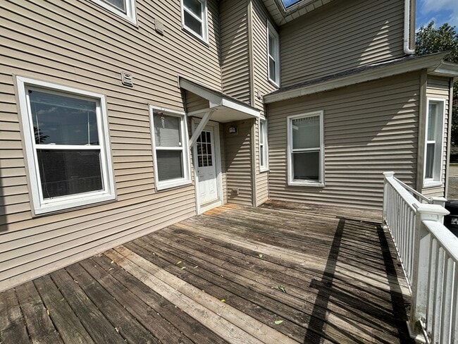 Building Photo - 99 Clinton St