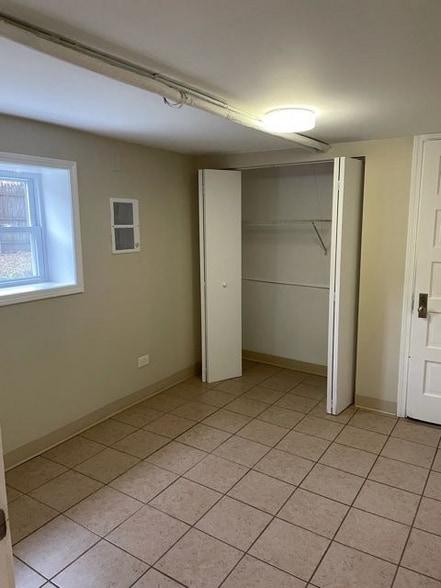 Building Photo - 2537 N Austin Ave