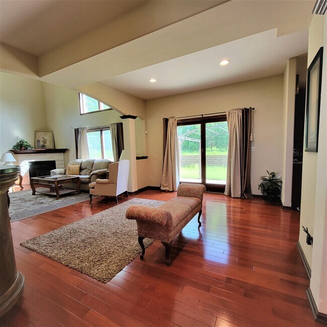 Building Photo - 520 Golden Eagle Ct