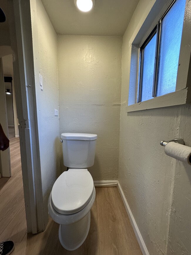 Building Photo - 471 W Heiner Dr