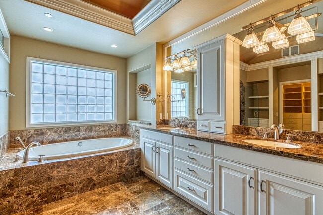 Building Photo - Mercer Island Waterfront Home
