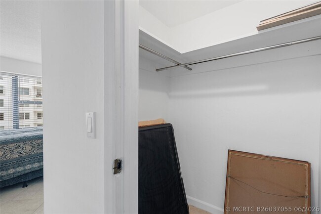 Building Photo - 3800 Galt Ocean Dr