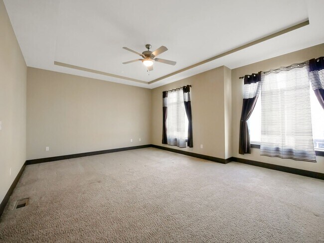 Building Photo - Peaceful 3 bed, 2.5 bath townhouse in Rent...
