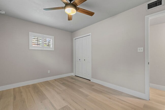 Building Photo - Beautifully Renovated 3 Bedroom 1 Bath Home on Large Corner Lot