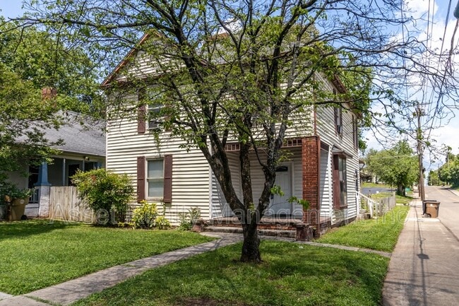 Building Photo - 1401 Hannah Ave