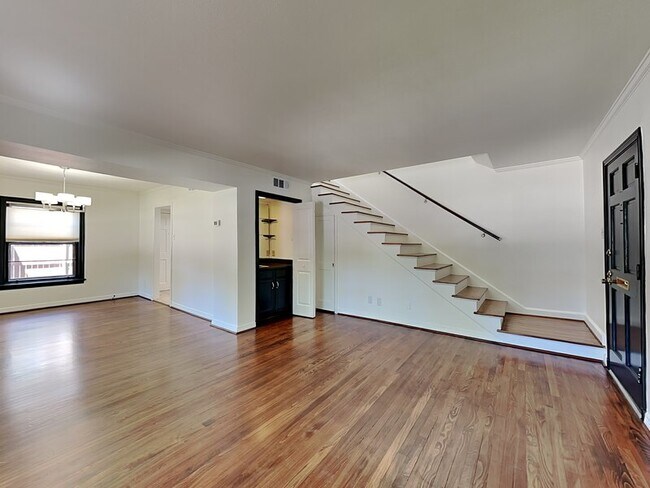 Building Photo - 6442 Bordeaux Ave