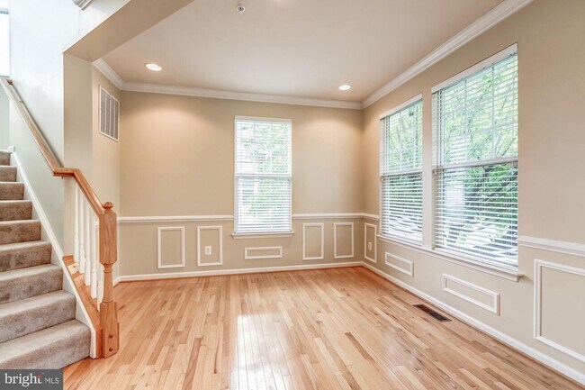 Building Photo - 8844 Song Sparrow Dr