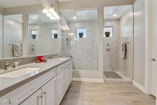 Building Photo - 3862 E Bart St