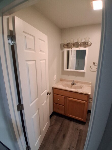 Building Photo - 204 Grand Ave