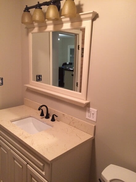 Building Photo - 2046 Belton St