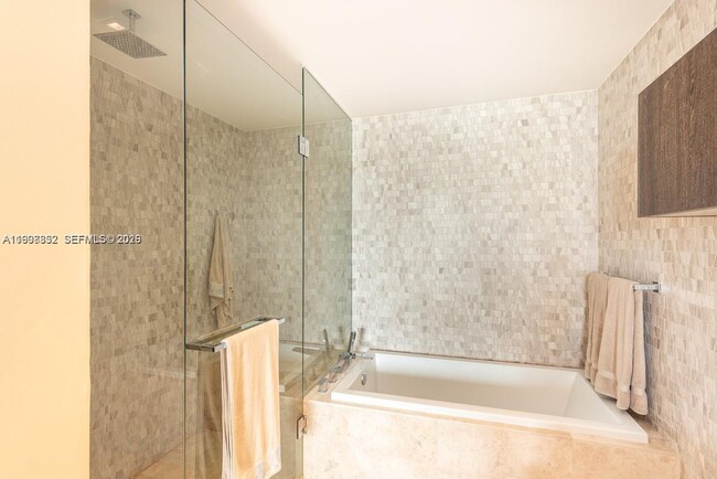 Building Photo - 68 SE 6th St