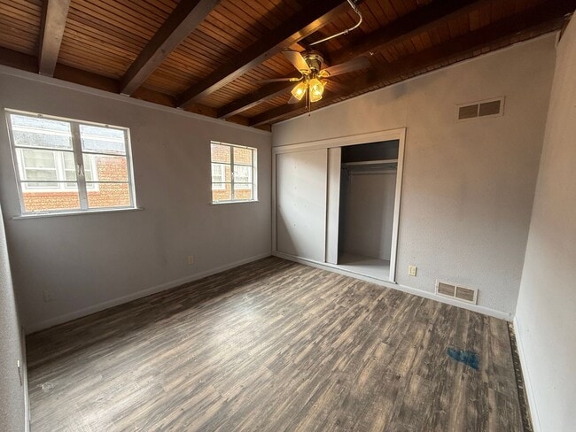 Building Photo - 2616 Sheldon St