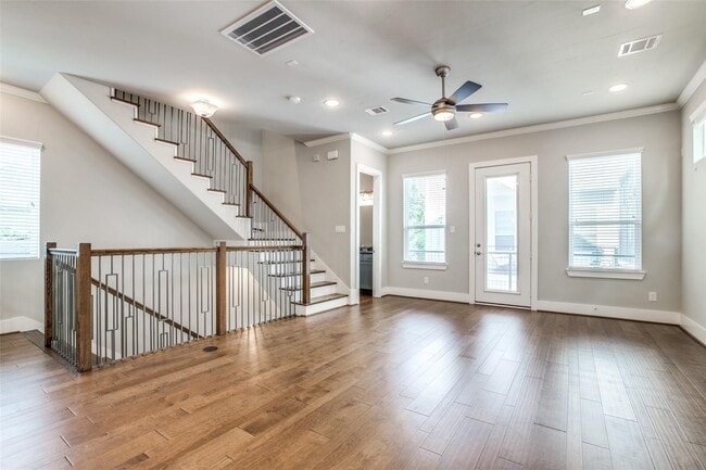 Building Photo - 412 W 28th St